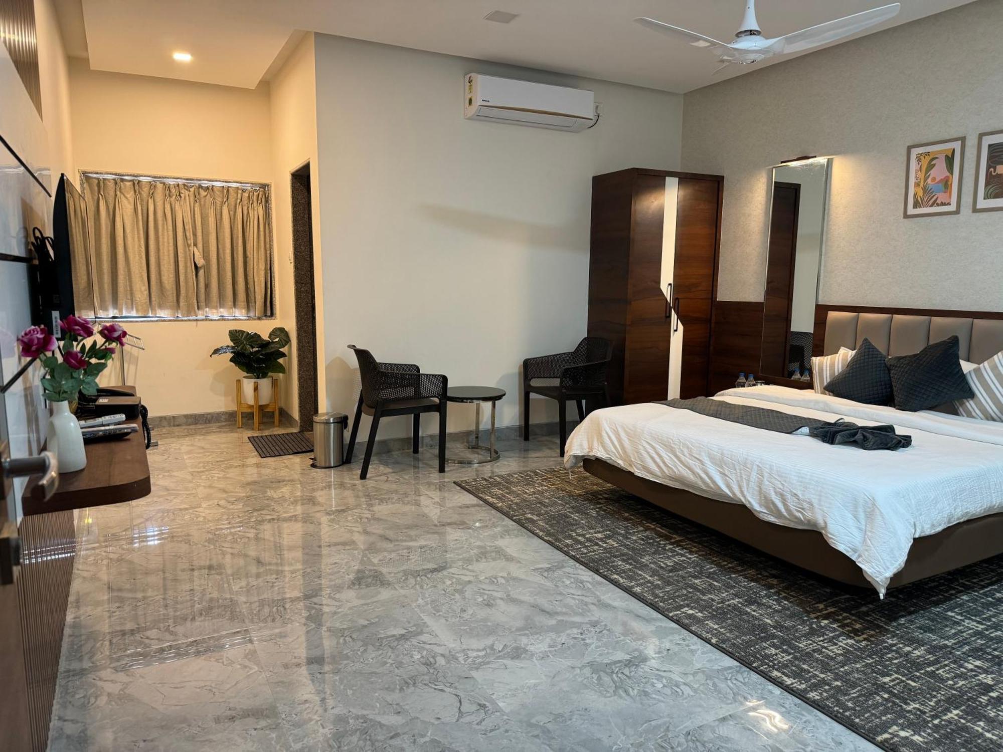 Aqualina Hotel Bhogwe Exterior photo