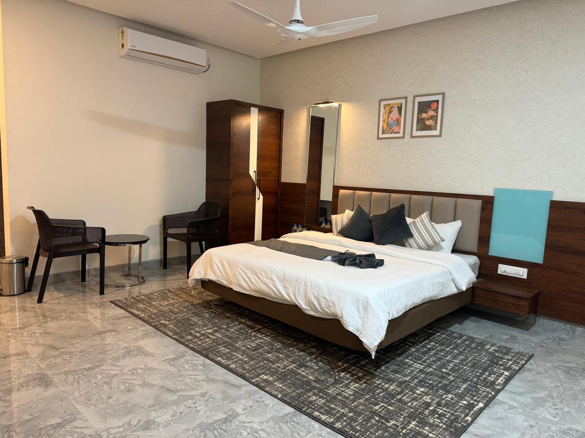 Aqualina Hotel Bhogwe Exterior photo