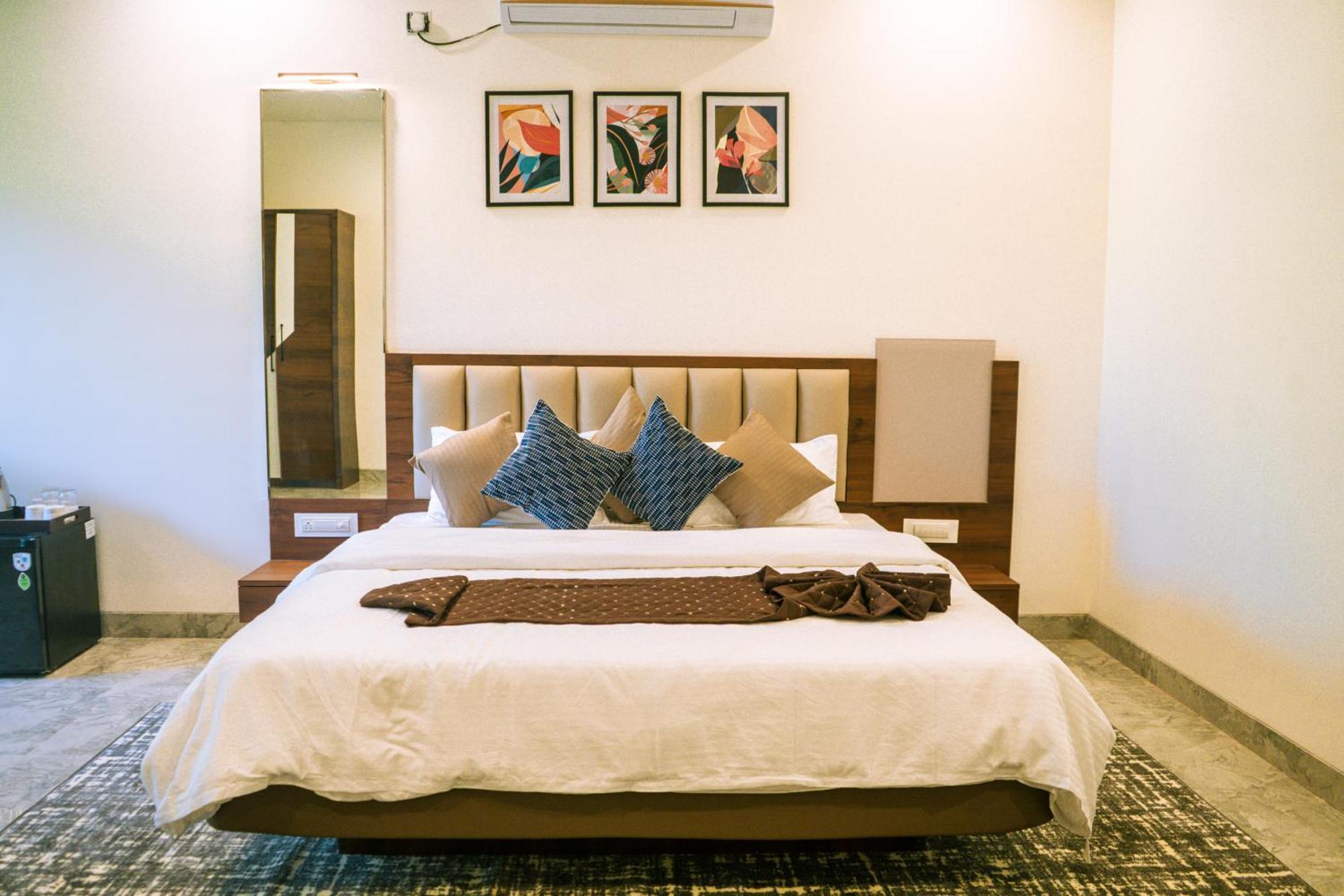 Aqualina Hotel Bhogwe Exterior photo
