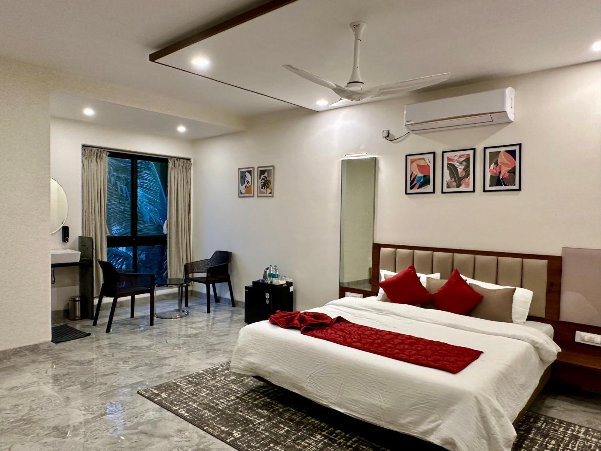 Aqualina Hotel Bhogwe Exterior photo
