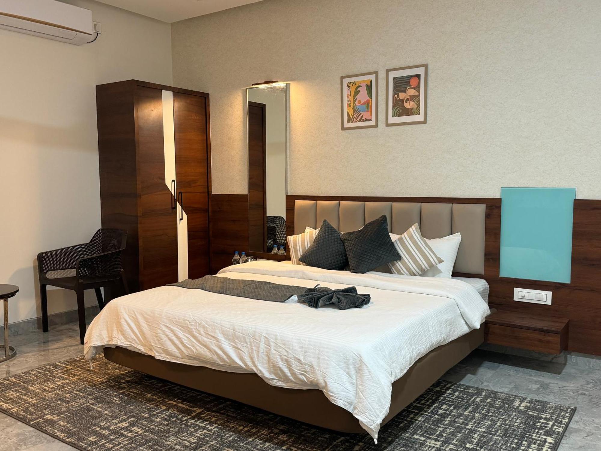Aqualina Hotel Bhogwe Exterior photo