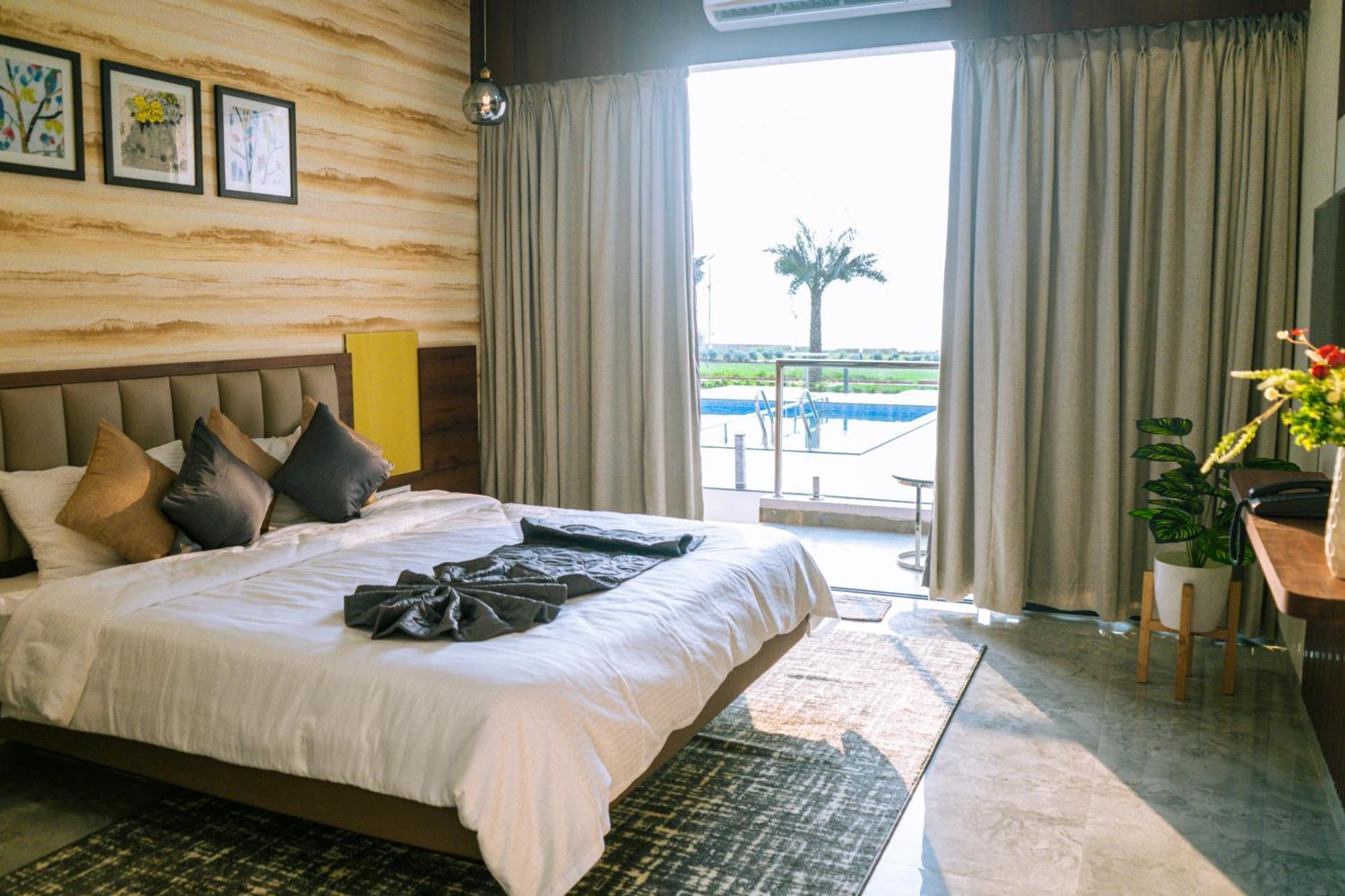 Aqualina Hotel Bhogwe Exterior photo