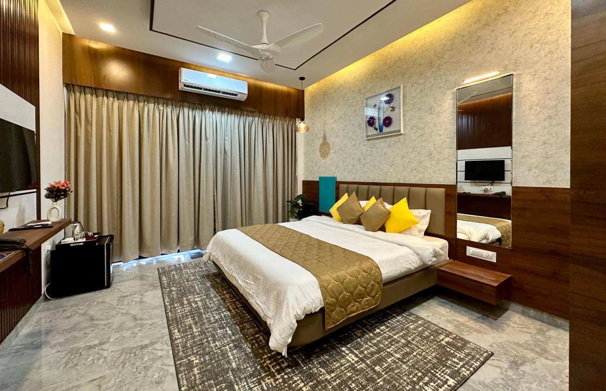 Aqualina Hotel Bhogwe Exterior photo