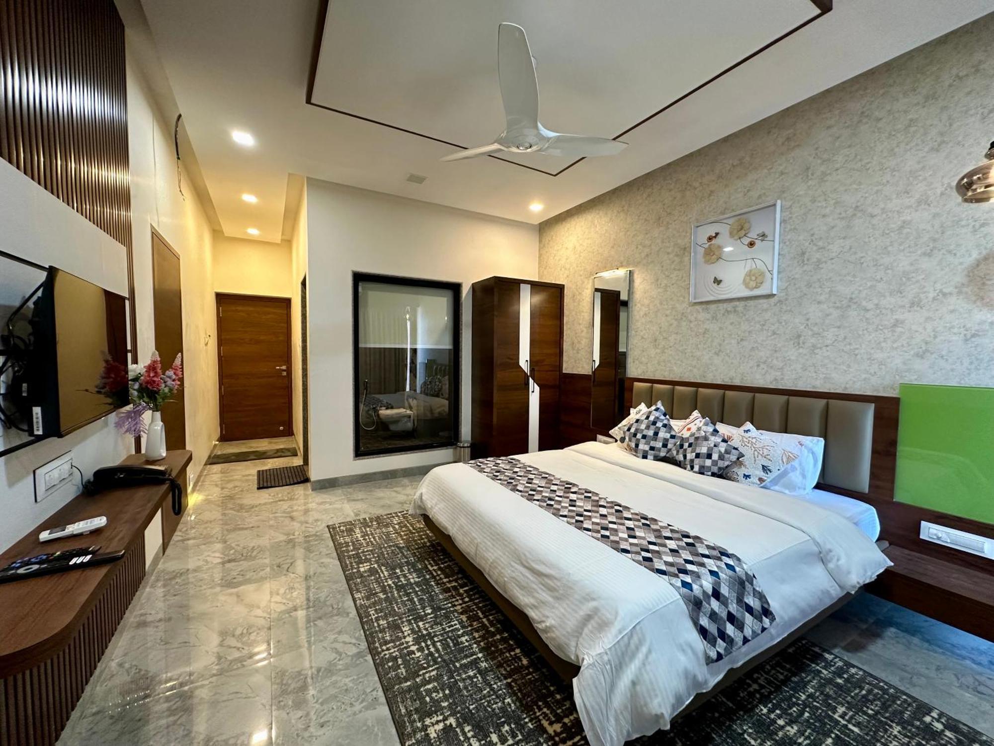 Aqualina Hotel Bhogwe Exterior photo