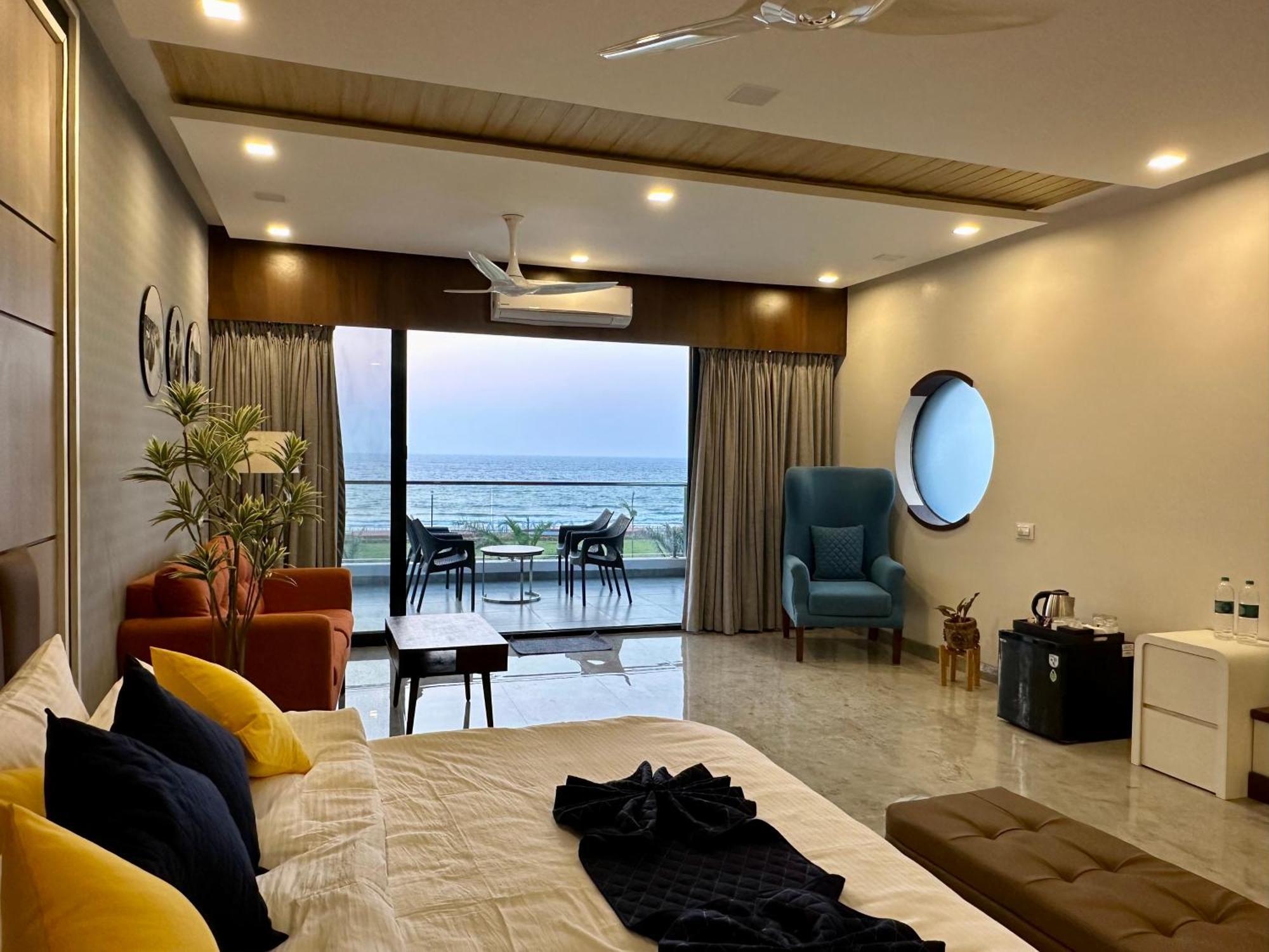 Aqualina Hotel Bhogwe Exterior photo