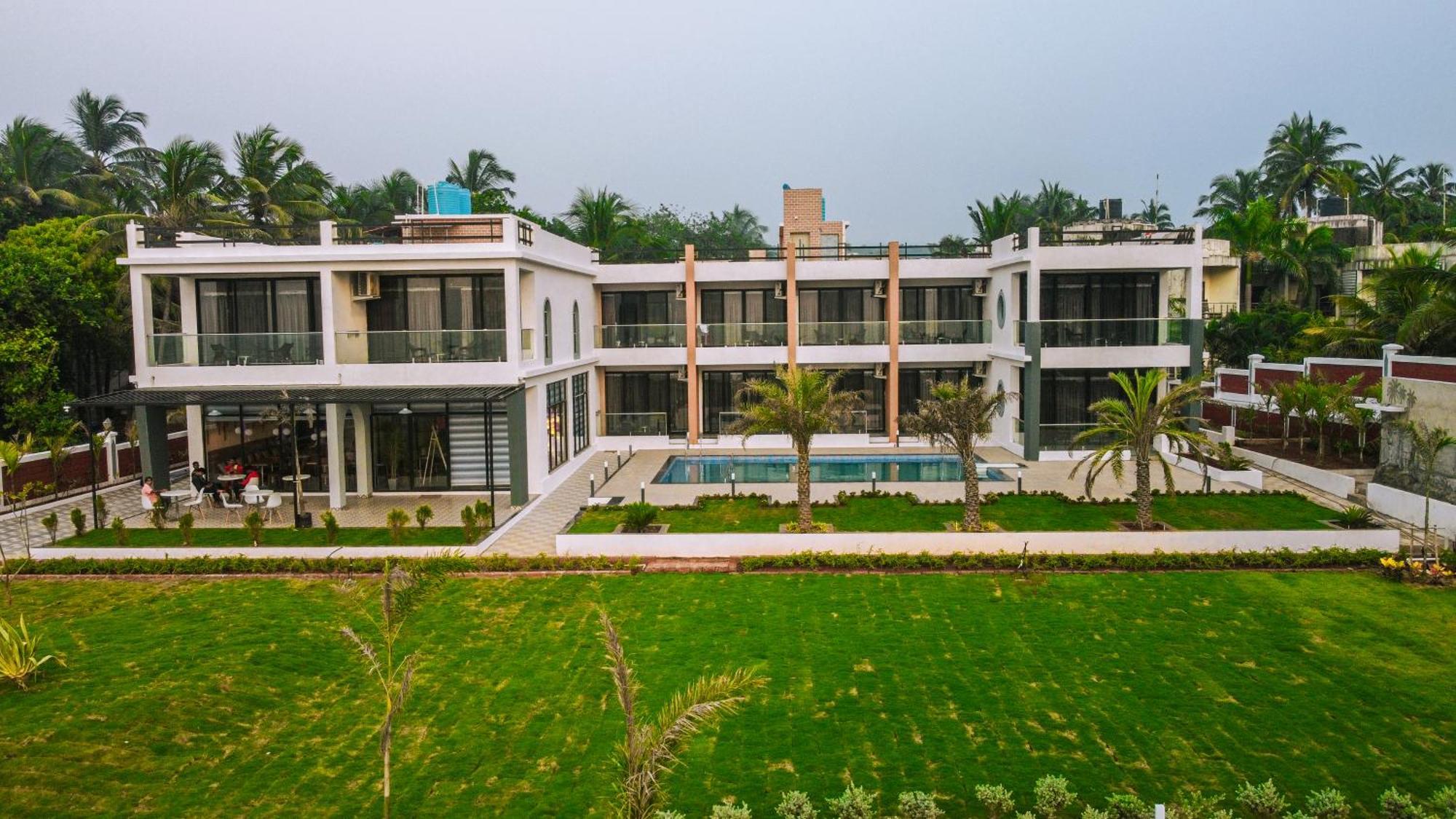 Aqualina Hotel Bhogwe Exterior photo
