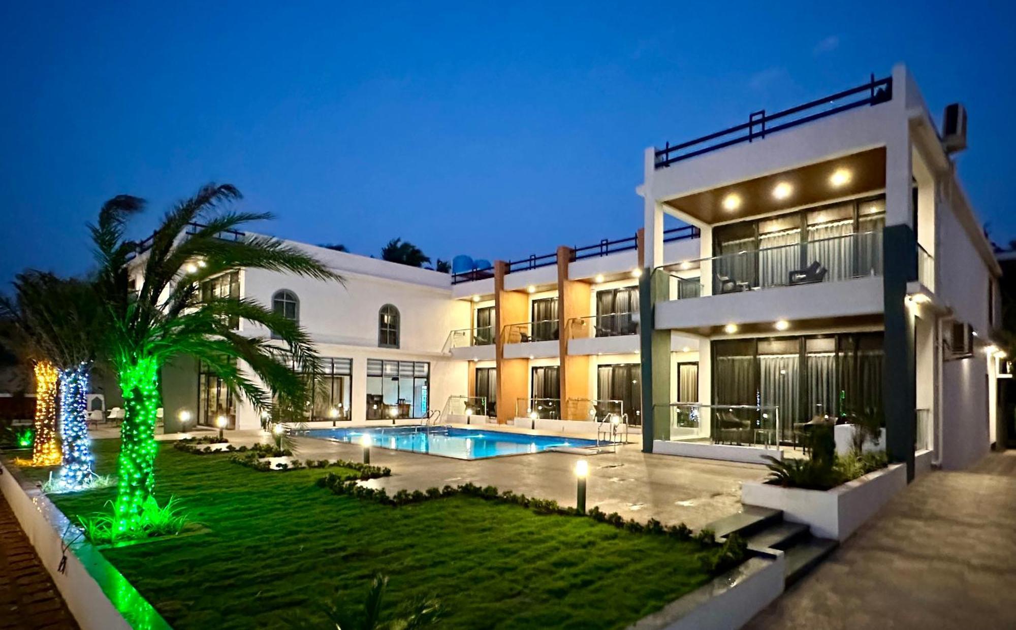 Aqualina Hotel Bhogwe Exterior photo