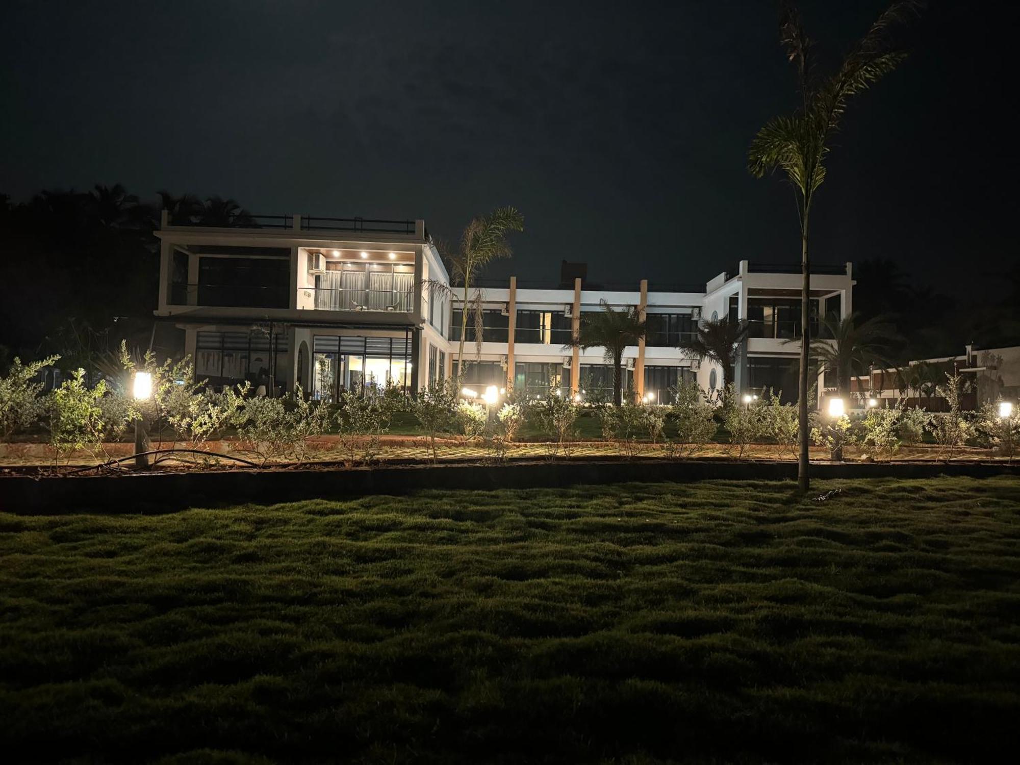 Aqualina Hotel Bhogwe Exterior photo