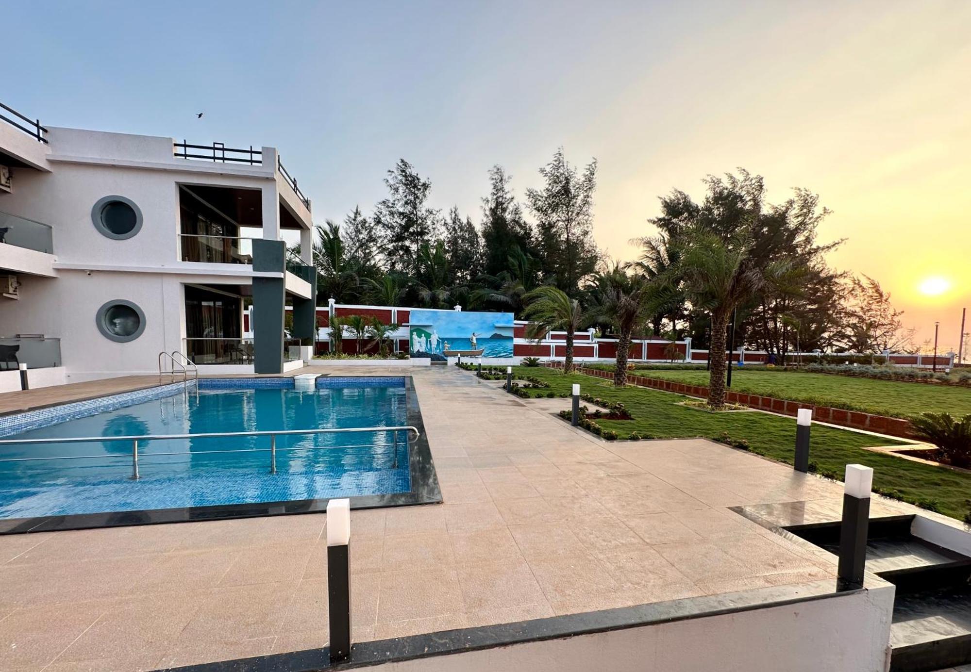 Aqualina Hotel Bhogwe Exterior photo