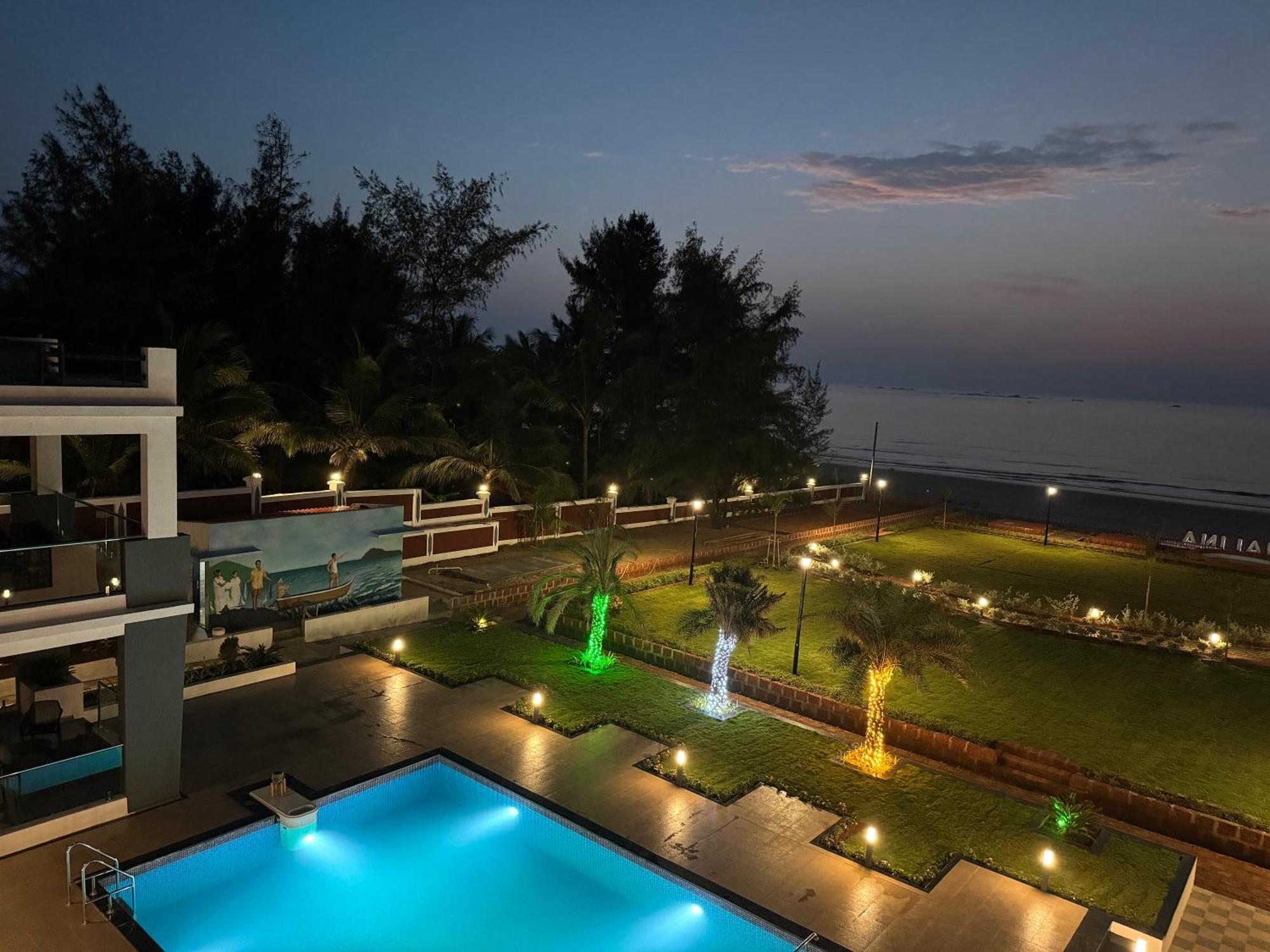 Aqualina Hotel Bhogwe Exterior photo