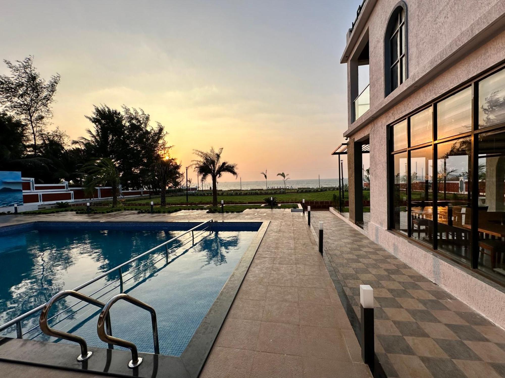 Aqualina Hotel Bhogwe Exterior photo