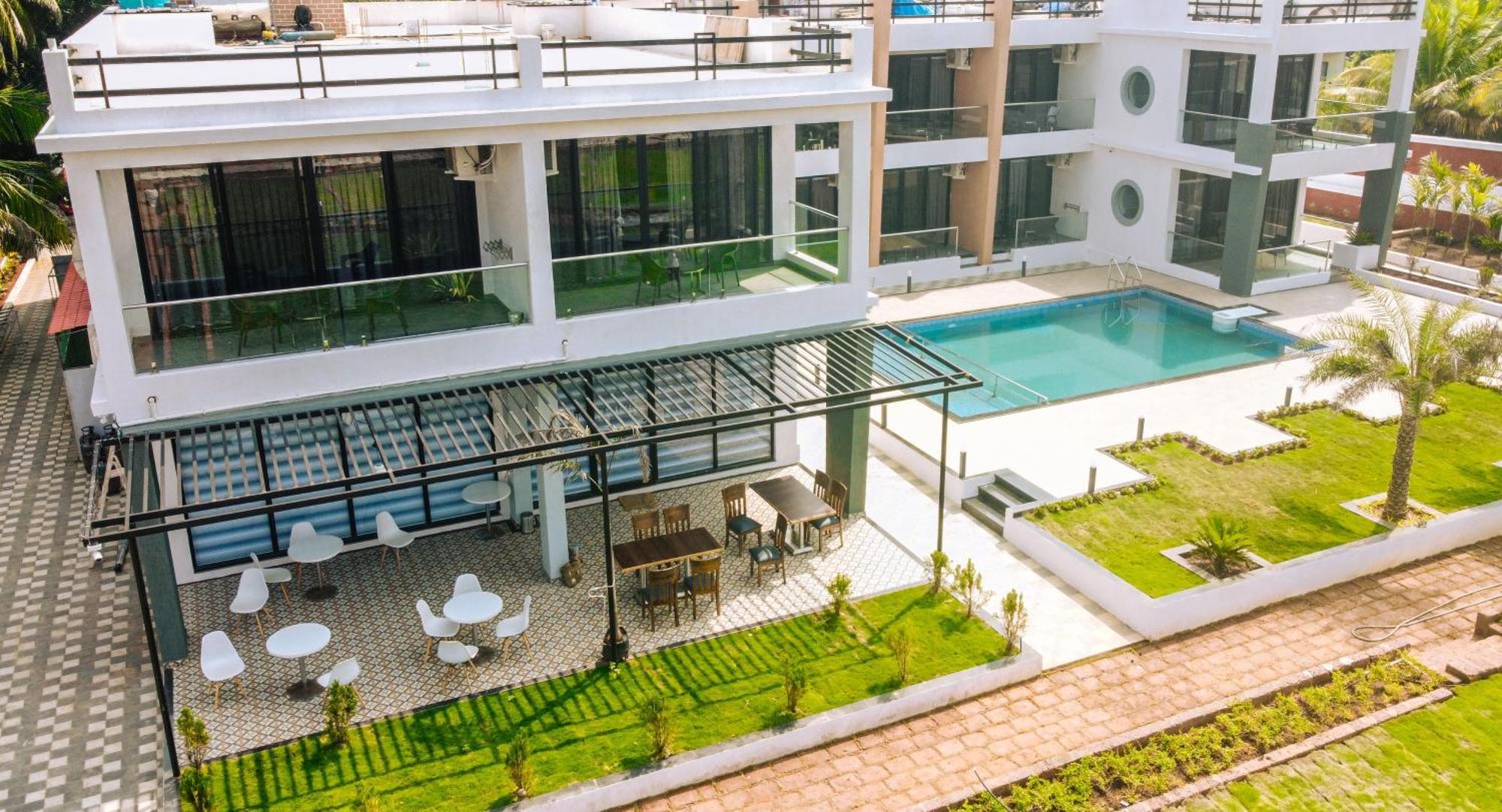 Aqualina Hotel Bhogwe Exterior photo